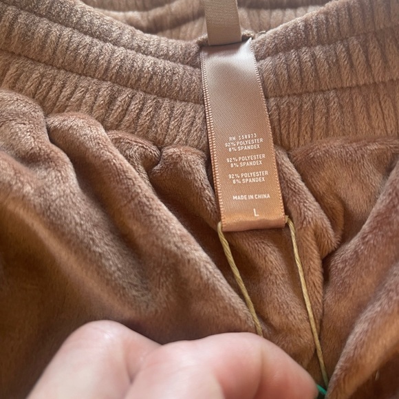 SKIMS Size Large - Picture 2 of 3